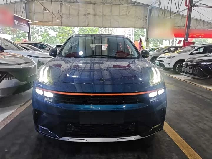 Lynk & Co 06