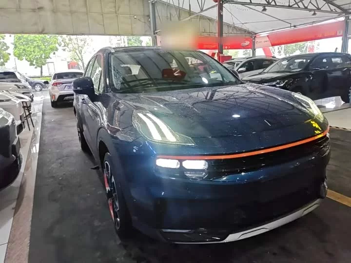 Lynk & Co 06