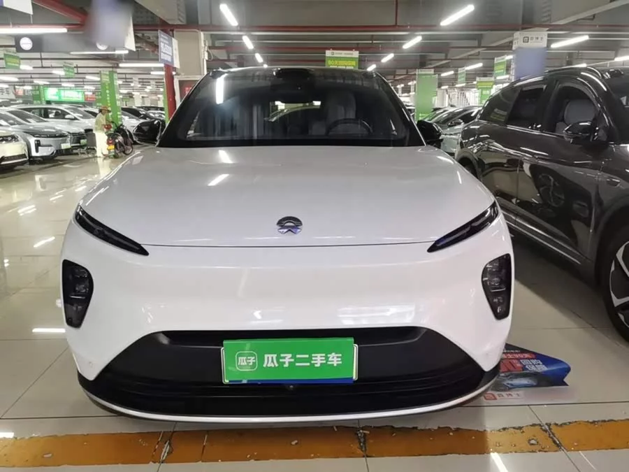 NIO ES8