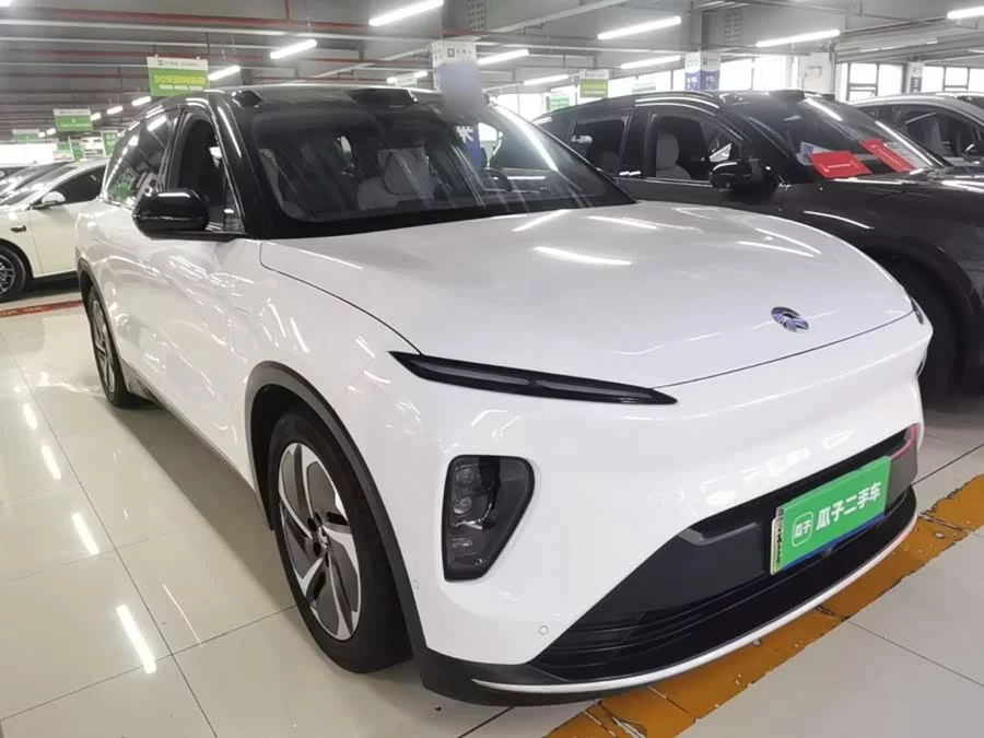 NIO ES8