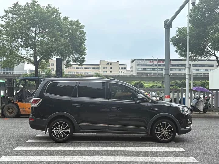 Forthing Fengxing SX6