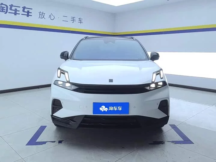 Lynk & Co 06