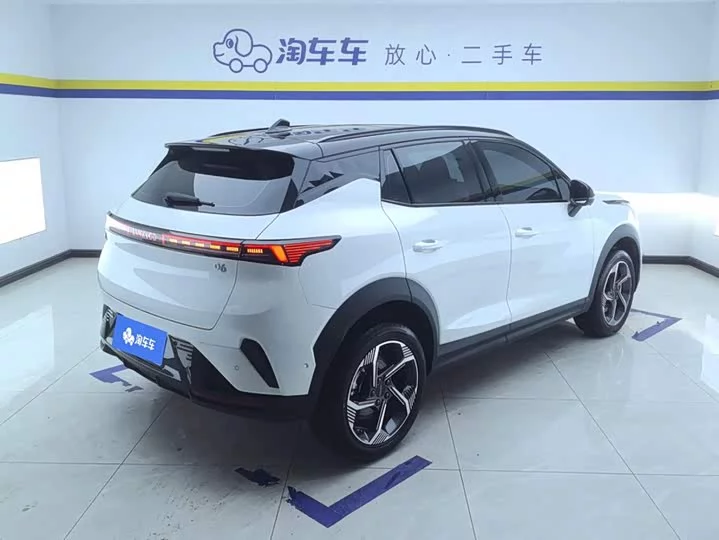 Lynk & Co 06