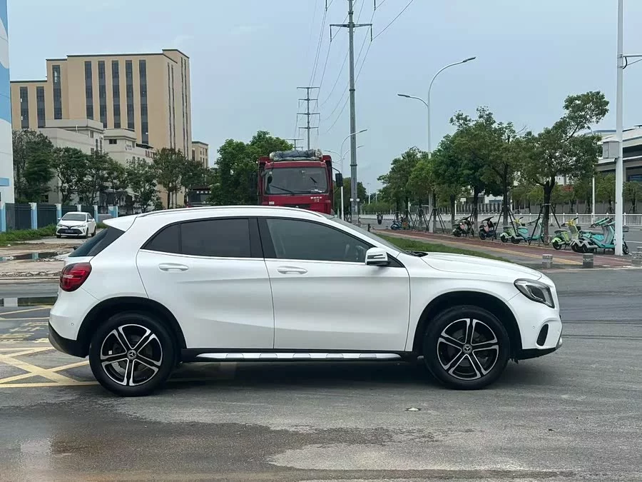 Mercedes Benz GLA