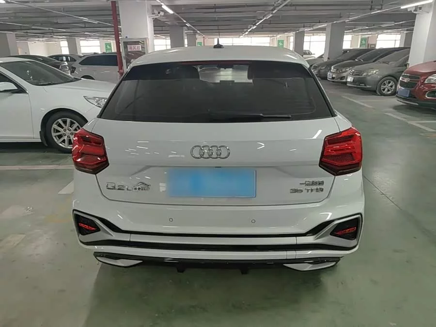 Audi Q2L