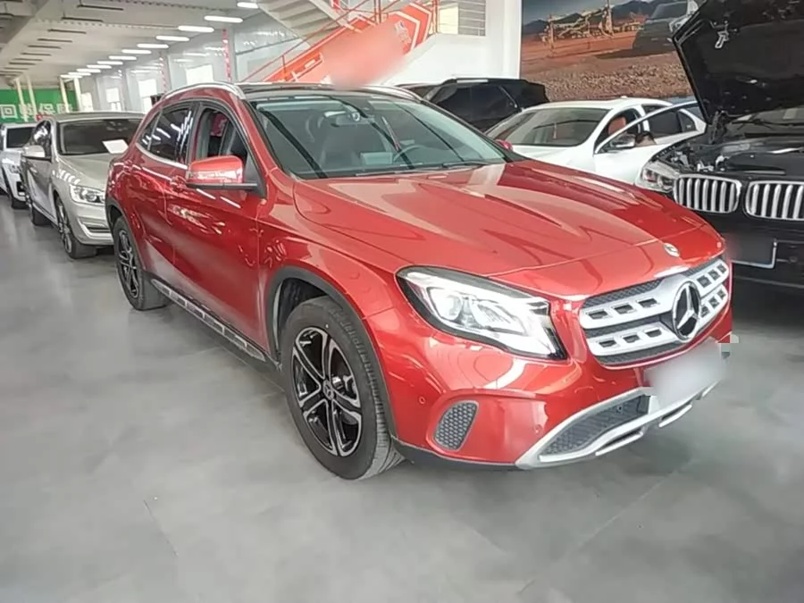 Mercedes Benz GLA