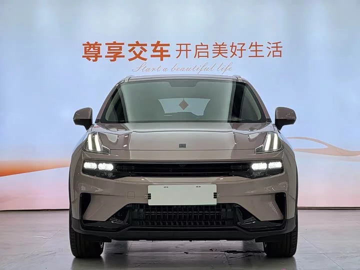 Lynk & Co 06 EM-P