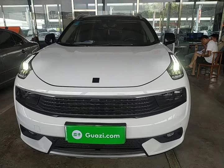 Lynk & Co 01 EM-P