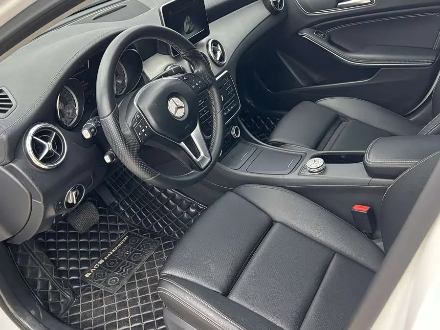 Mercedes Benz GLA