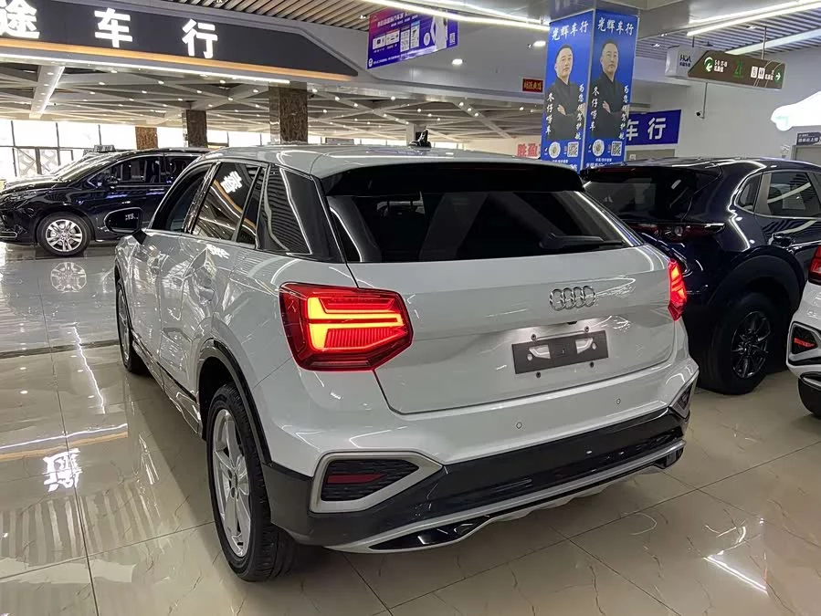 Audi Q2L