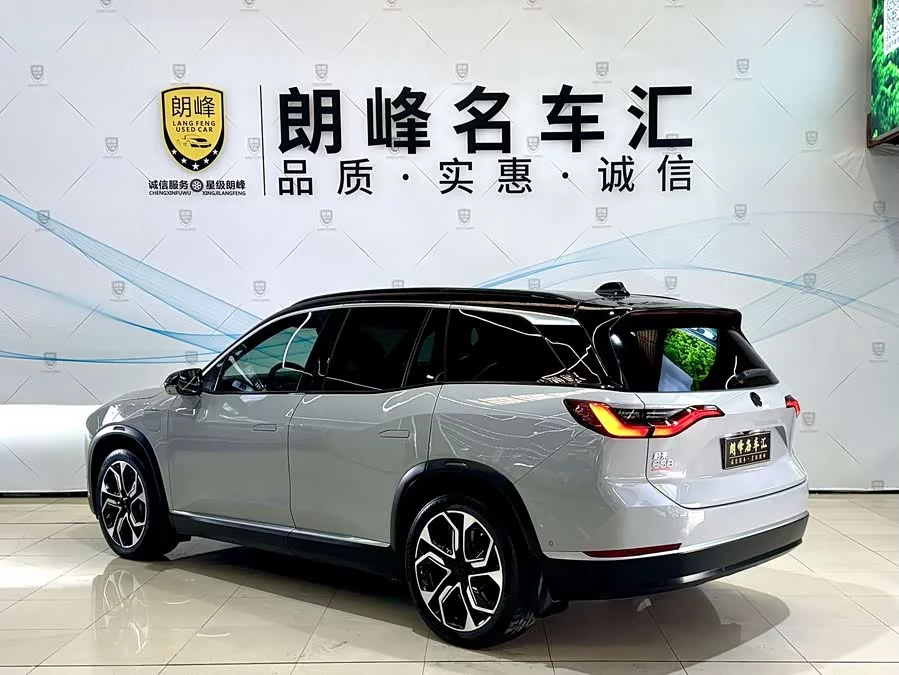 NIO ES8