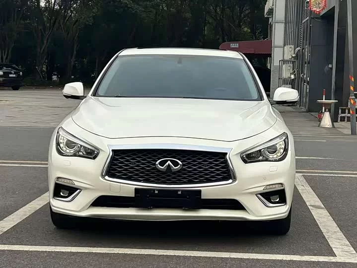 Infiniti Q50L