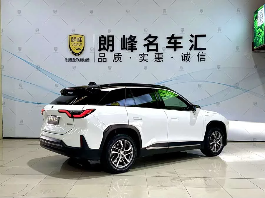 NIO ES6