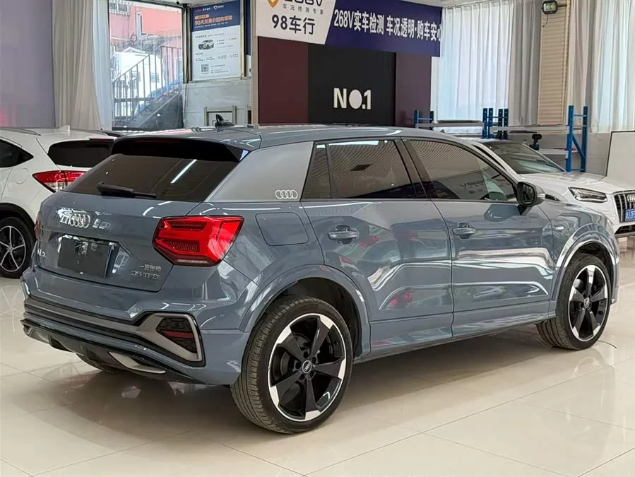 Audi Q2L