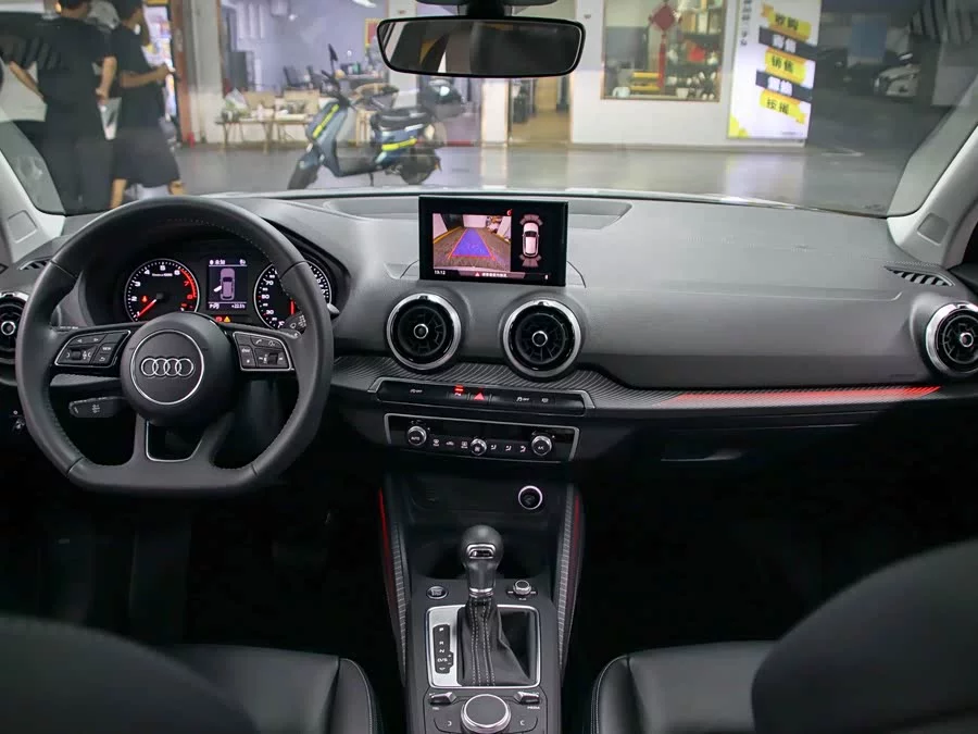 Audi Q2L
