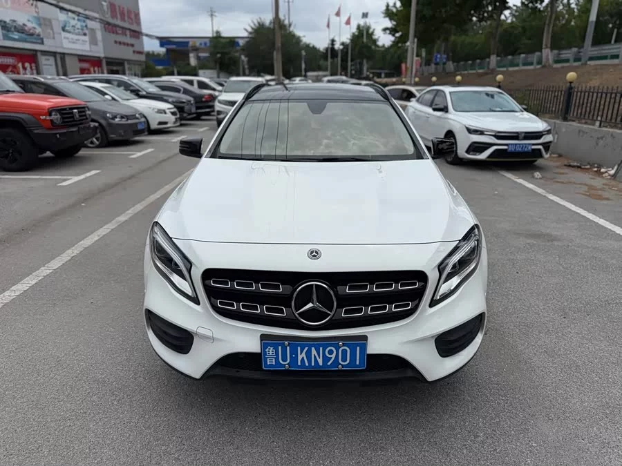 Mercedes Benz GLA