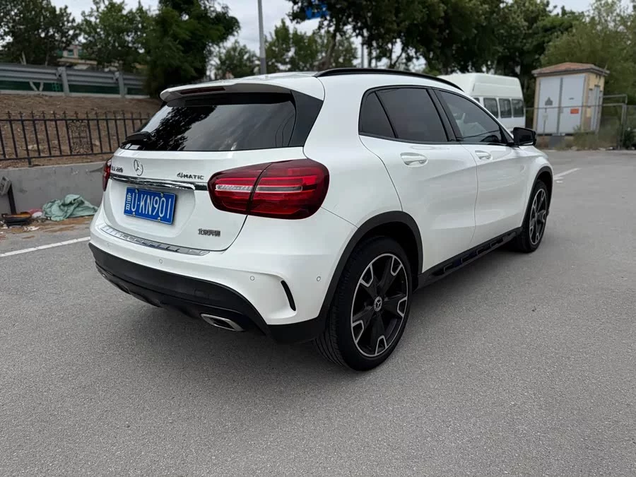 Mercedes Benz GLA