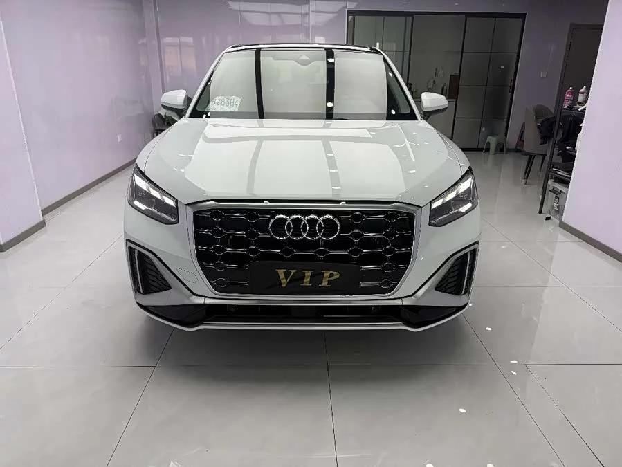 Audi Q2L