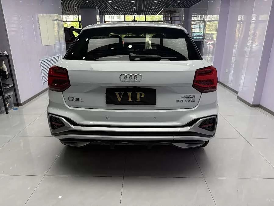 Audi Q2L