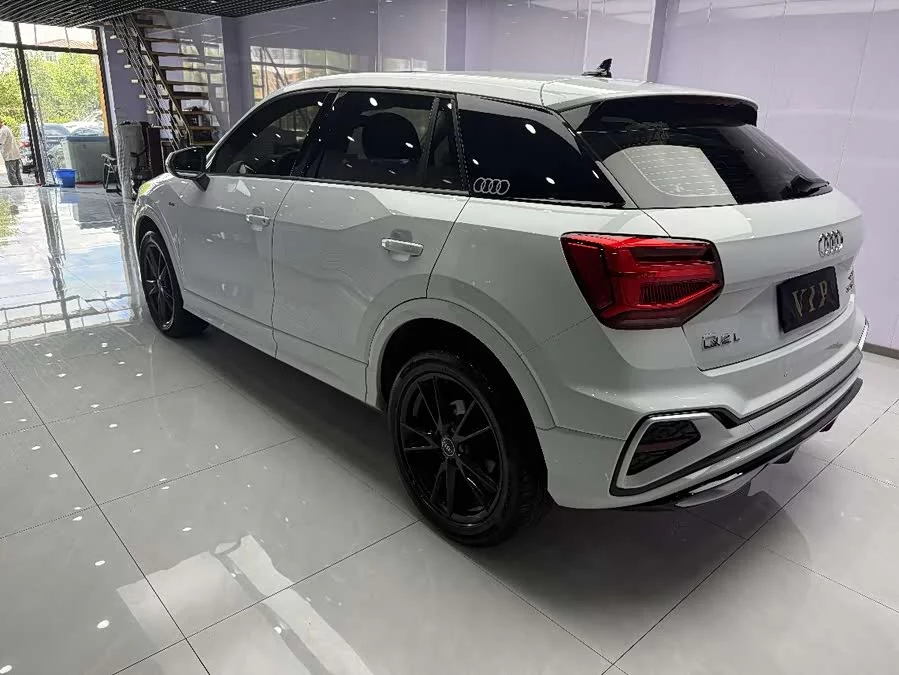 Audi Q2L