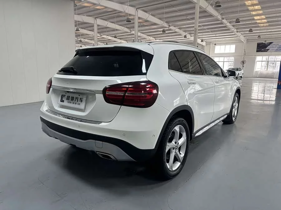 Mercedes Benz GLA