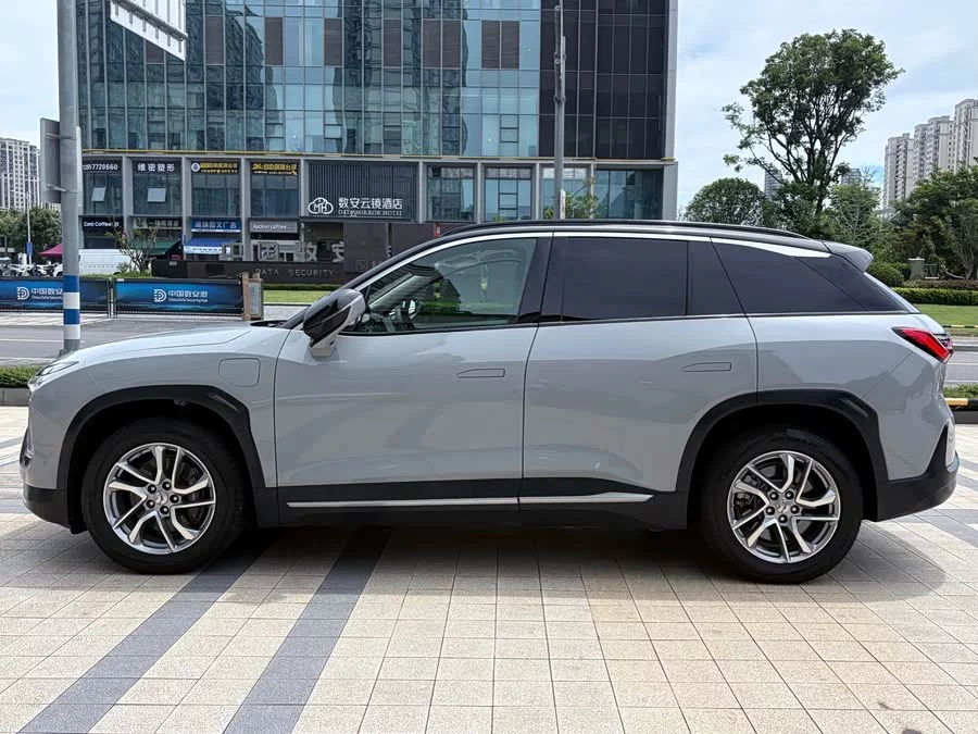 NIO ES6