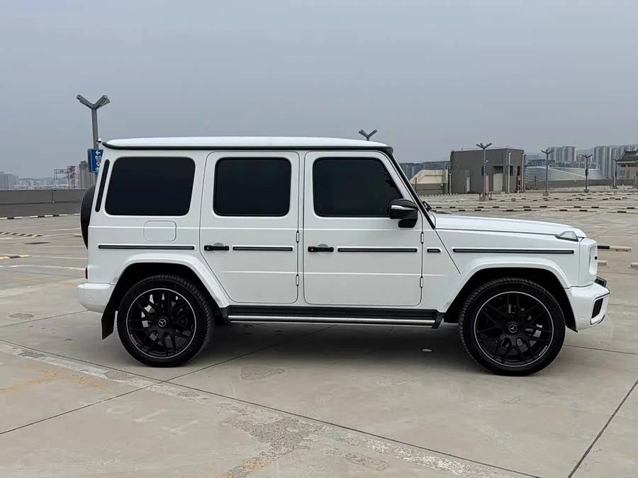 Mercedes Benz G-rated