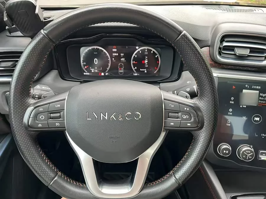 Lynk & Co 03