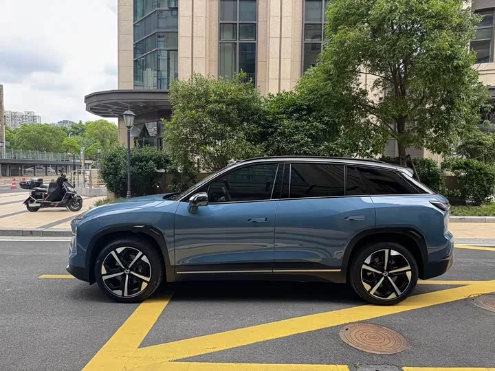 NIO ES7