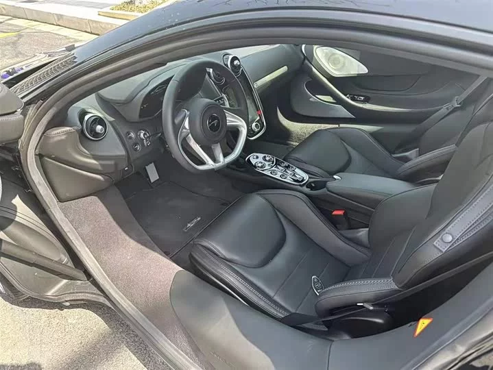 McLaren GT