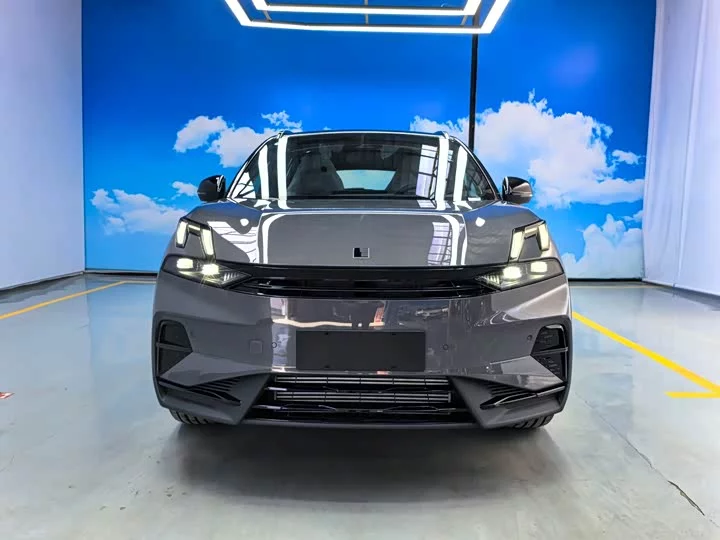 Lynk & Co 06