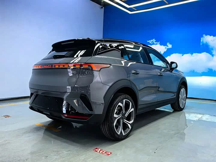 Lynk & Co 06
