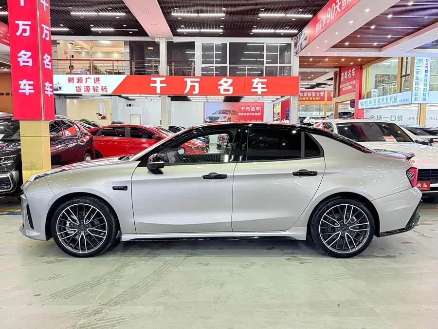 Lynk & Co 03