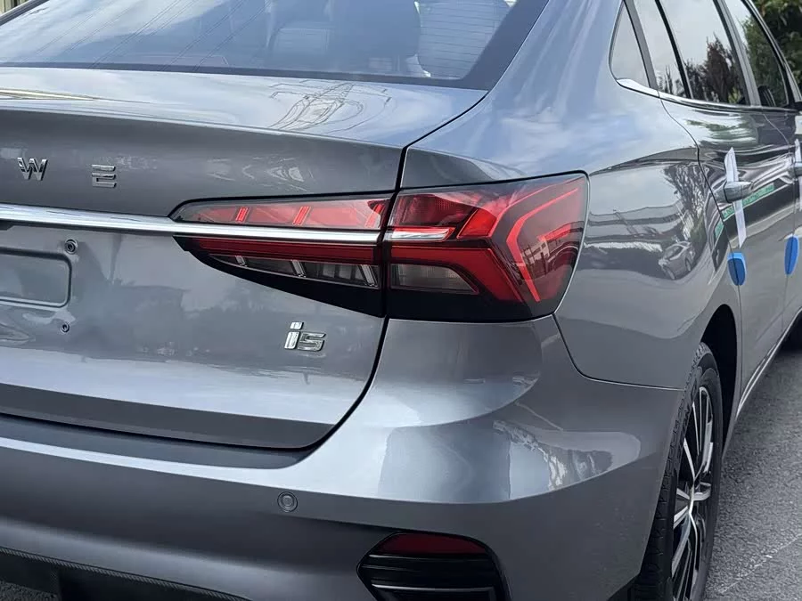 Roewe i5