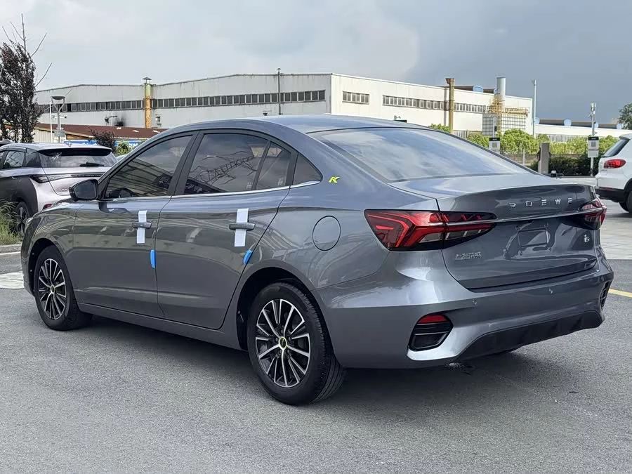Roewe i5