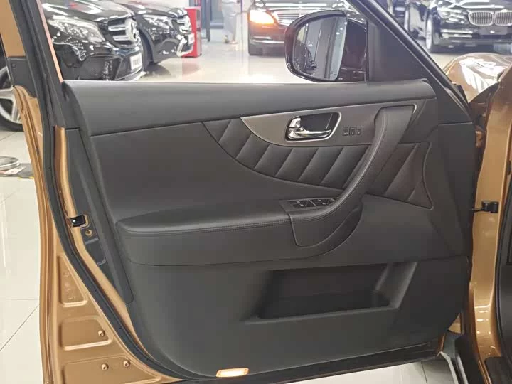 Infiniti FX