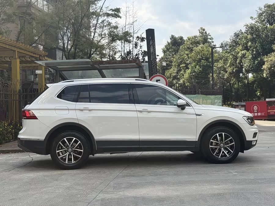 Volkswagen Tiguan L