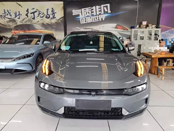 ZEEKR 001