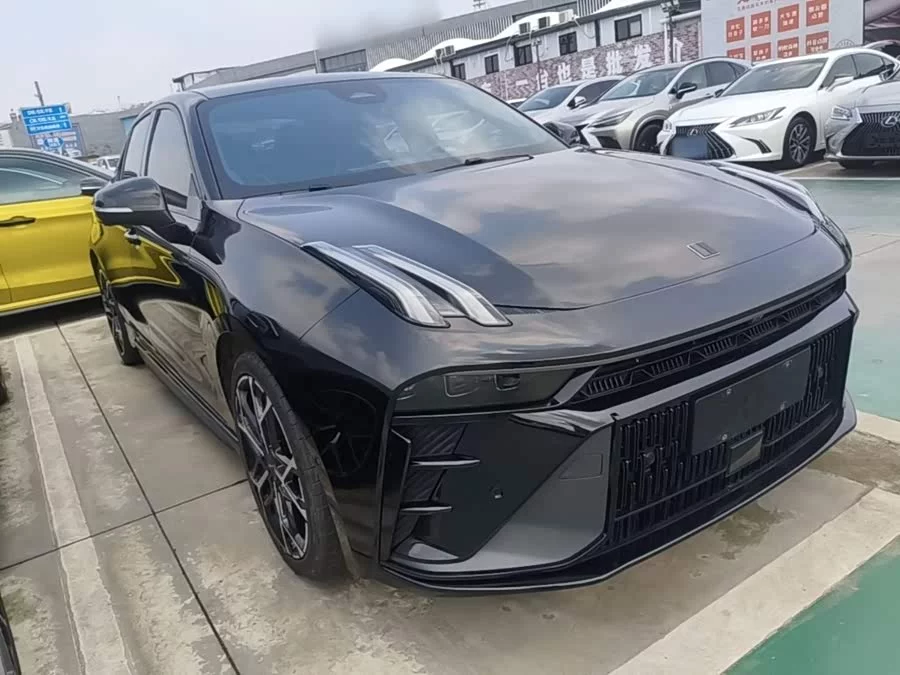 Lynk & Co 03
