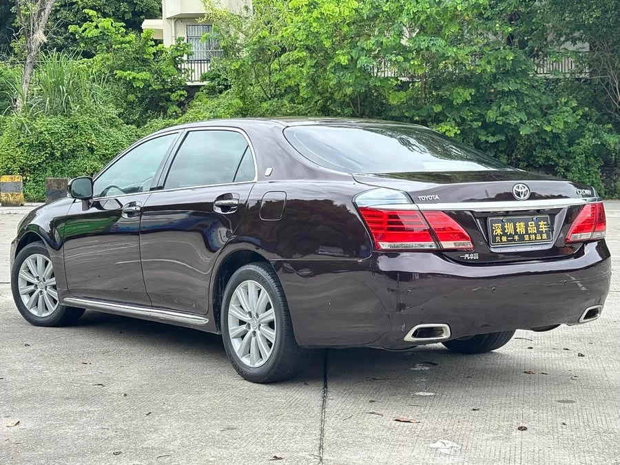 Toyota crown