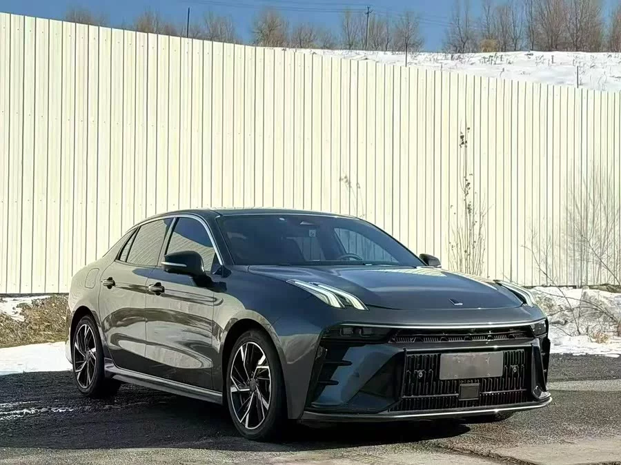 Lynk & Co 03