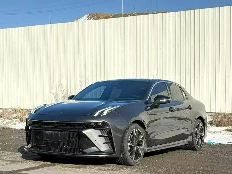 Lynk & Co 03