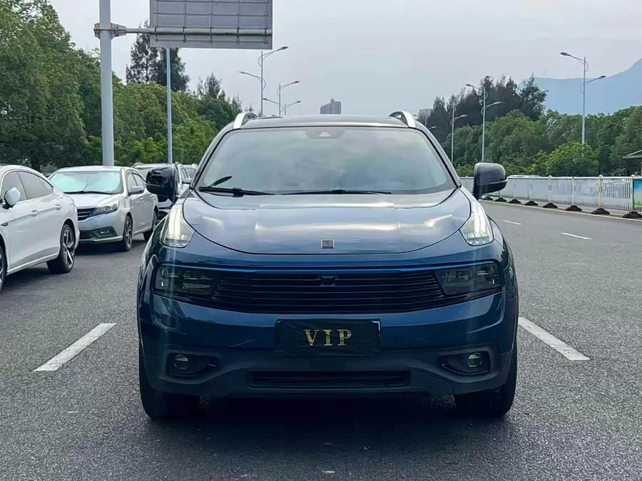 Lynk & Co 01