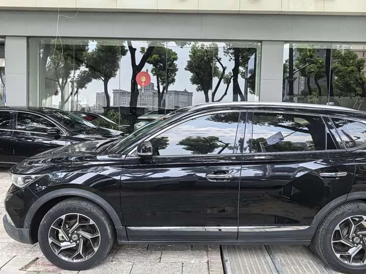 Dongfeng AX7