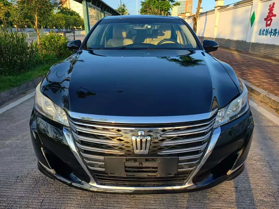 Toyota crown