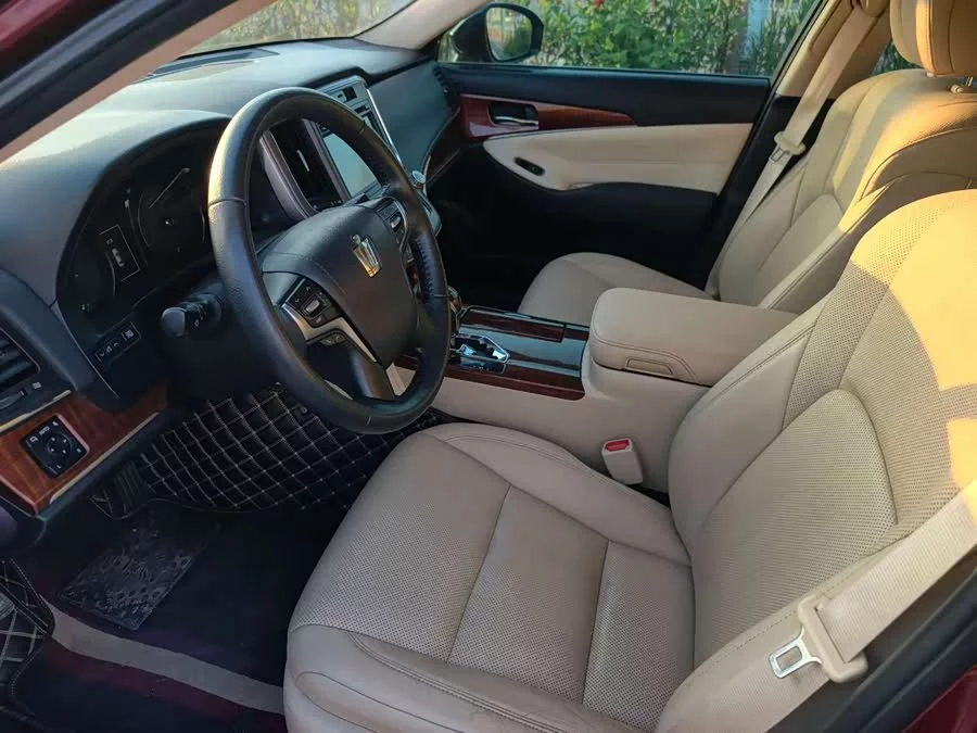 Toyota crown