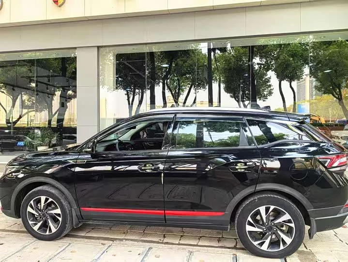 Dongfeng AX7