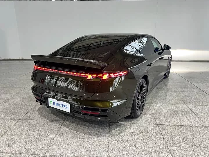 Lynk & Co 10