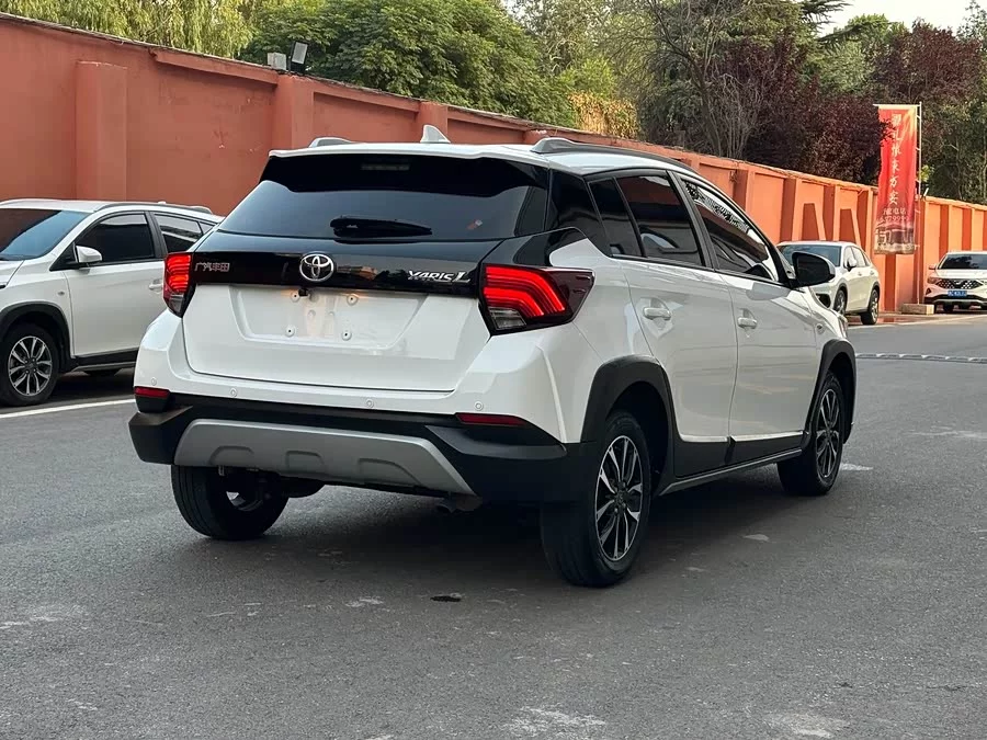 Toyota YARiS L