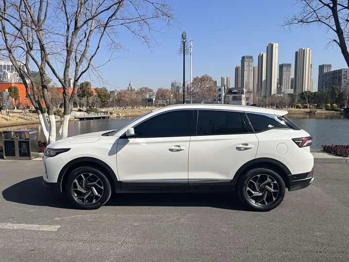 Dongfeng AX7
